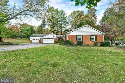 Exterior - 4 Midcrest Ct, Towson, MD 21286 photo 4 of 7