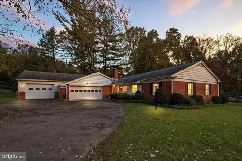 Exterior - 4 Midcrest Ct, Towson, MD 21286 photo 3 of 7