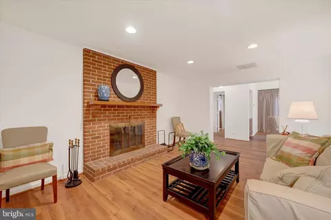 Living - 4 Midcrest Ct, Towson, MD 21286 photo 4 of 5