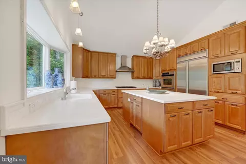 Kitchen - 4 Midcrest Ct, Towson, MD 21286 photo 4 of 6