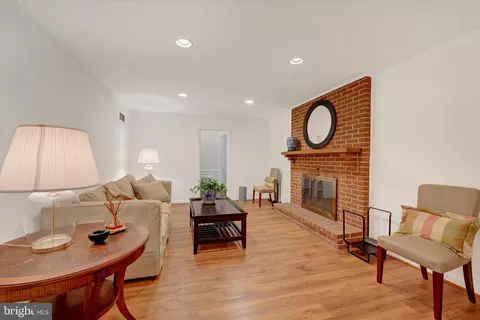 Living - 4 Midcrest Ct, Towson, MD 21286 photo 3 of 5