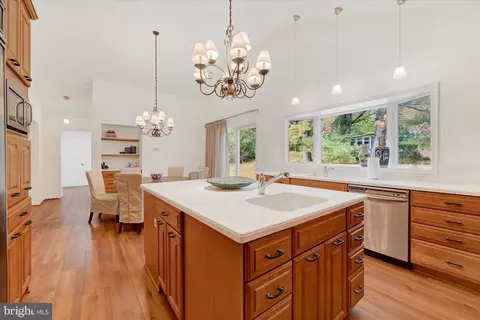 Kitchen - 4 Midcrest Ct, Towson, MD 21286 photo 5 of 6