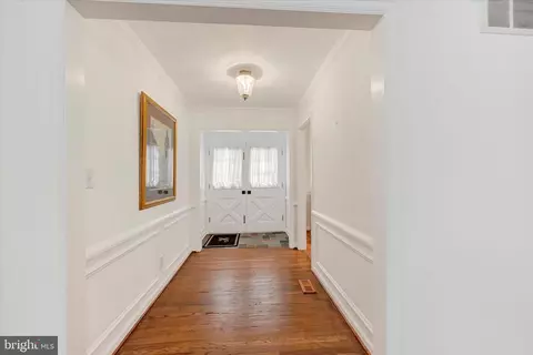 Entry Way - 4 Midcrest Ct, Towson, MD 21286 photo 2 of 3