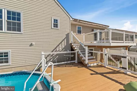Exterior - 5 Snug Lagoon Ct, Middle River, MD 21220 photo 6 of 7