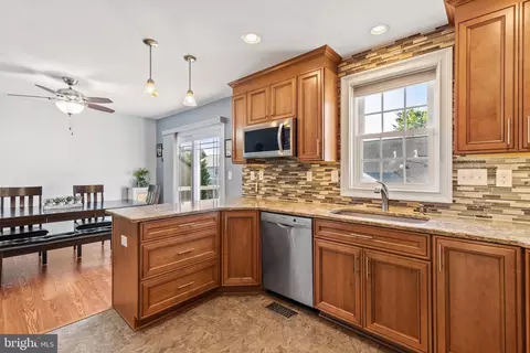 Kitchen - 5 Snug Lagoon Ct, Middle River, MD 21220 photo 3 of 3