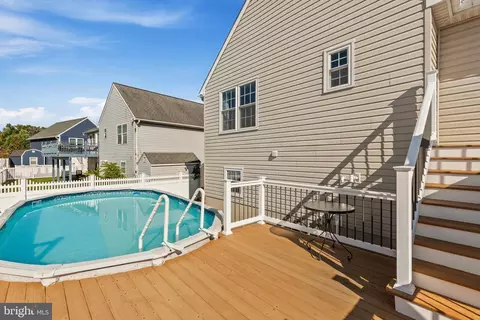 Exterior - 5 Snug Lagoon Ct, Middle River, MD 21220 photo 5 of 7
