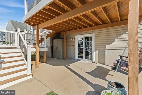 Exterior - 5 Snug Lagoon Ct, Middle River, MD 21220 photo 3 of 7