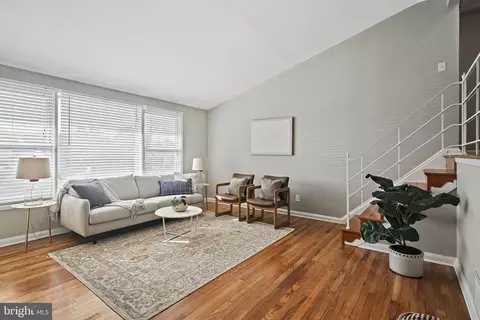 Living - 6204 Scranton Rd, Rosedale, MD 21237 photo 2 of 5