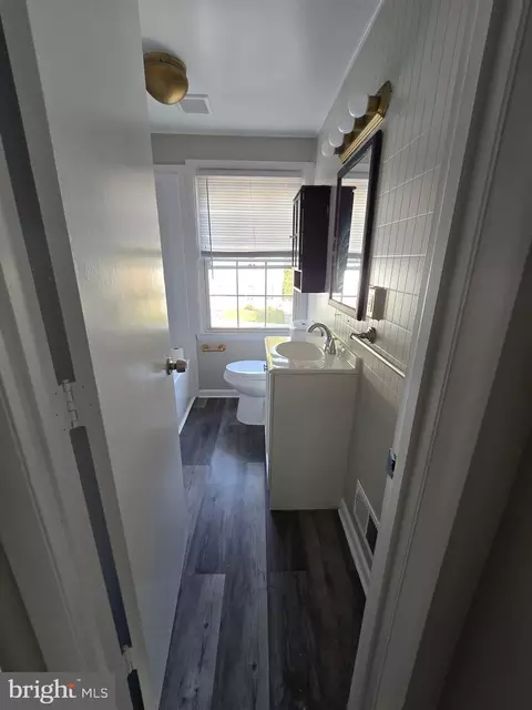 Entry Way - 8200 Mitnick Rd, Nottingham, MD 21236 photo 2 of 6