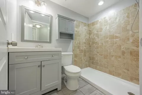 Bath - 1953 Wareham Rd, Dundalk, MD 21222 photo 5 of 7