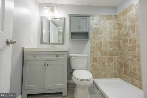 Bath - 1953 Wareham Rd, Dundalk, MD 21222 photo 6 of 7
