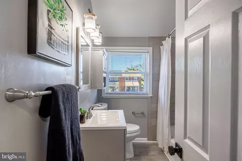 Bath - 1953 Wareham Rd, Dundalk, MD 21222 photo 1 of 7