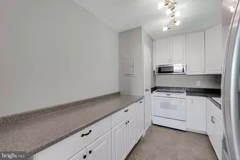 Kitchen - 205 E Joppa Rd #1902, Towson, MD 21286 photo 1 of 3