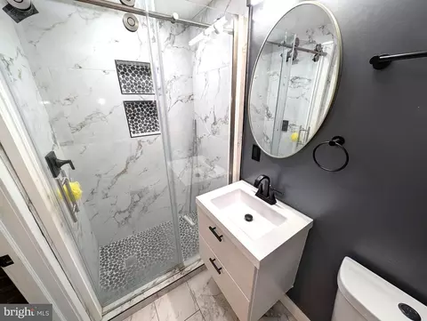 Bath - 8102 Cornwall Rd, Dundalk, MD 21222 photo 2 of 3