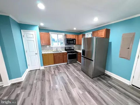 Entry Way - 8102 Cornwall Rd, Dundalk, MD 21222 photo 4 of 7
