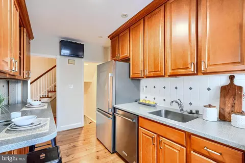 100 Dunkirk Rd, Baltimore, MD 21212 photo 3