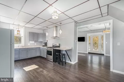 Entry Way - 2703 Sparrows Point Rd, Sparrows Point, MD 21219 photo 3 of 5