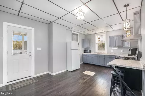 Entry Way - 2703 Sparrows Point Rd, Sparrows Point, MD 21219 photo 2 of 5