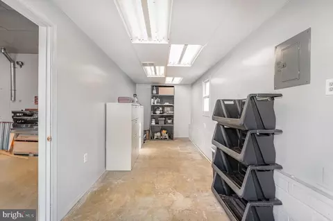 Entry Way - 2703 Sparrows Point Rd, Sparrows Point, MD 21219 photo 5 of 5
