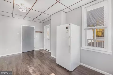 Entry Way - 2703 Sparrows Point Rd, Sparrows Point, MD 21219 photo 4 of 5