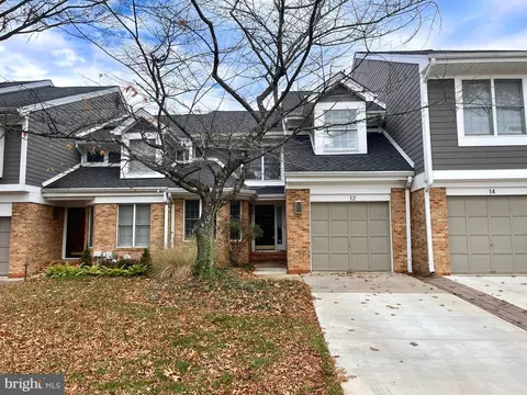 12 River Oaks Cir, Pikesville, MD 21208