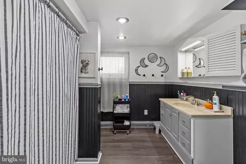Bath - 6913 River Drive Rd, Sparrows Point, MD 21219 photo 3 of 3
