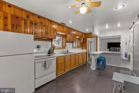 Kitchen - 6913 River Drive Rd, Sparrows Point, MD 21219 photo 1 of 6