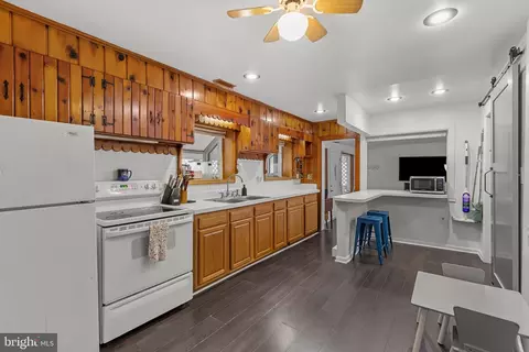 Kitchen - 6913 River Drive Rd, Sparrows Point, MD 21219 photo 4 of 6