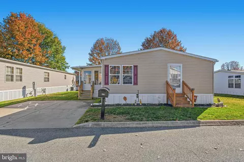 7515 Schooner Ln, Middle River, MD 21220