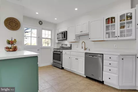 Kitchen - 418 Chumleigh Rd, Baltimore, MD 21212 photo 2 of 2