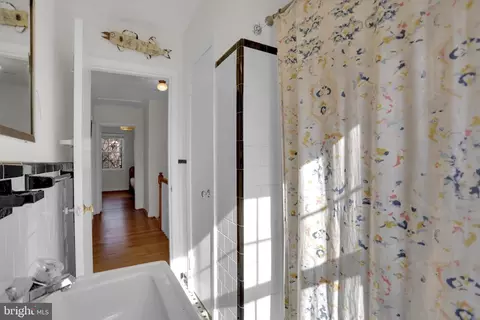Bath - 418 Chumleigh Rd, Baltimore, MD 21212 photo 2 of 2