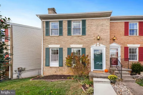 5712 Richardson Mews Sq, Halethorpe, MD 21227