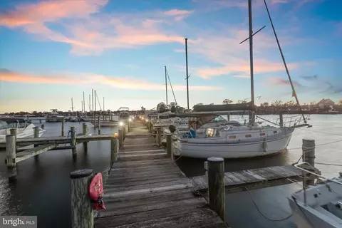 60 Dogwood Dr, Middle River, MD 21220