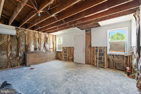 Entry Way - 4 W Overlea Ave, Baltimore, MD 21206 photo 1 of 18
