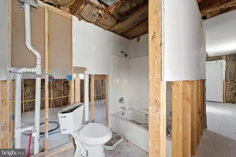 Bath - 4 W Overlea Ave, Baltimore, MD 21206 photo 1 of 1