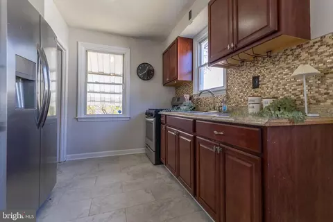 Entry Way - 618 Wilson Ave, Baltimore, MD 21224 photo 4 of 15