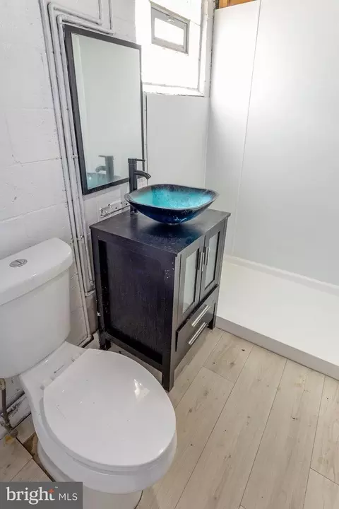 Bath - 618 Wilson Ave, Baltimore, MD 21224 photo 7 of 9