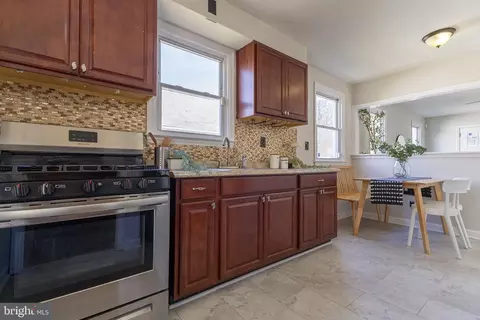 Entry Way - 618 Wilson Ave, Baltimore, MD 21224 photo 5 of 15