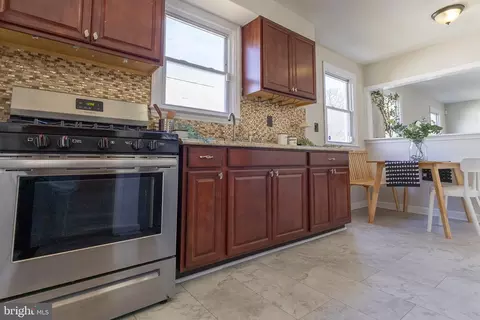 Entry Way - 618 Wilson Ave, Baltimore, MD 21224 photo 6 of 15