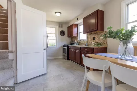 Entry Way - 618 Wilson Ave, Baltimore, MD 21224 photo 9 of 15