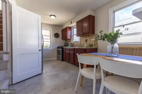 Entry Way - 618 Wilson Ave, Baltimore, MD 21224 photo 3 of 15