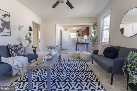Entry Way - 618 Wilson Ave, Baltimore, MD 21224 photo 1 of 15
