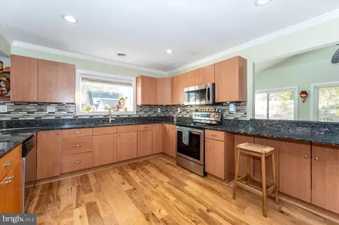 Kitchen - 1306 Third Rd, Middle River, MD 21220 photo 4 of 6