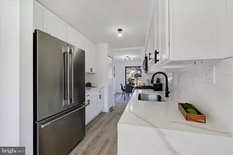 5601 Selford Rd, Halethorpe, MD 21227 photo 6