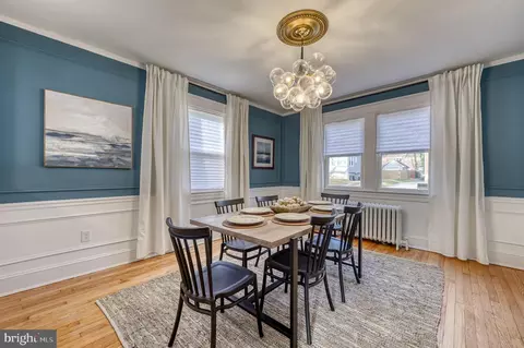 Dining - 606 Aldershot Rd, Baltimore, MD 21229 photo 1 of 4