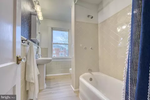 Bath - 606 Aldershot Rd, Baltimore, MD 21229 photo 3 of 5