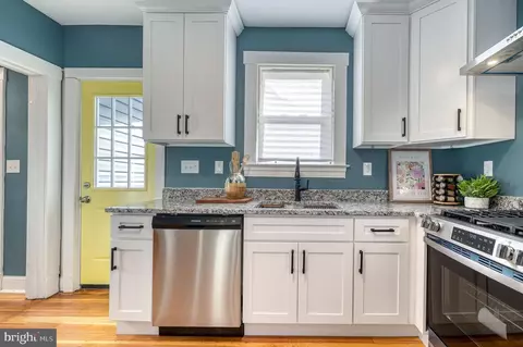 Kitchen - 606 Aldershot Rd, Baltimore, MD 21229 photo 3 of 6