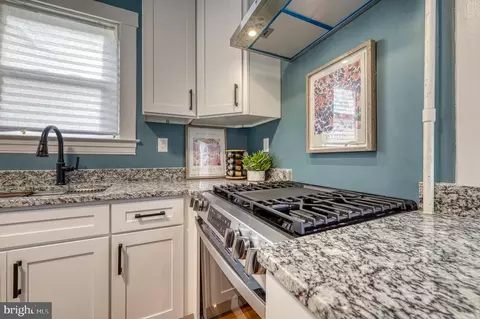 Kitchen - 606 Aldershot Rd, Baltimore, MD 21229 photo 4 of 6