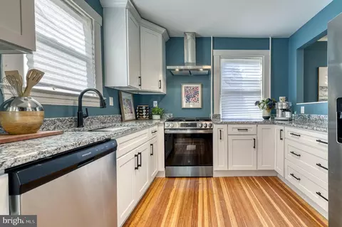 Kitchen - 606 Aldershot Rd, Baltimore, MD 21229 photo 5 of 6