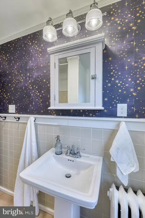 Bath - 606 Aldershot Rd, Baltimore, MD 21229 photo 5 of 5